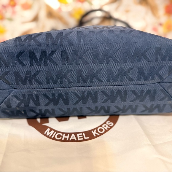 Michael Kors Jet Set Signature canvas tote bag in navy blue with dust bag - Picture 4 of 15